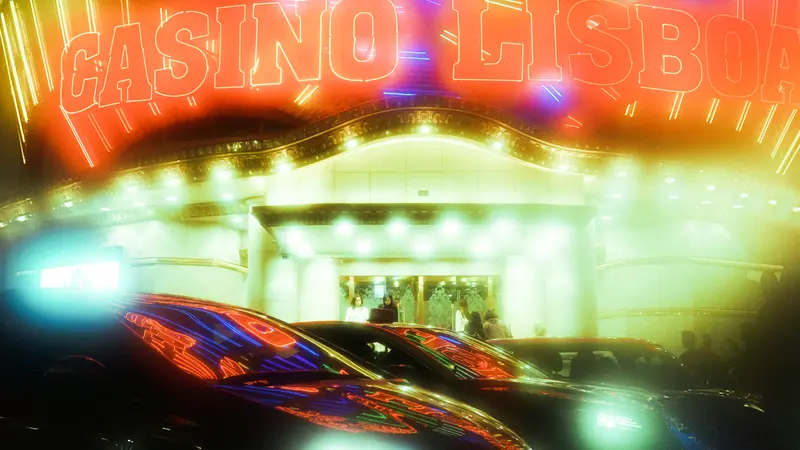 NEON NIGHTS - Photo 2