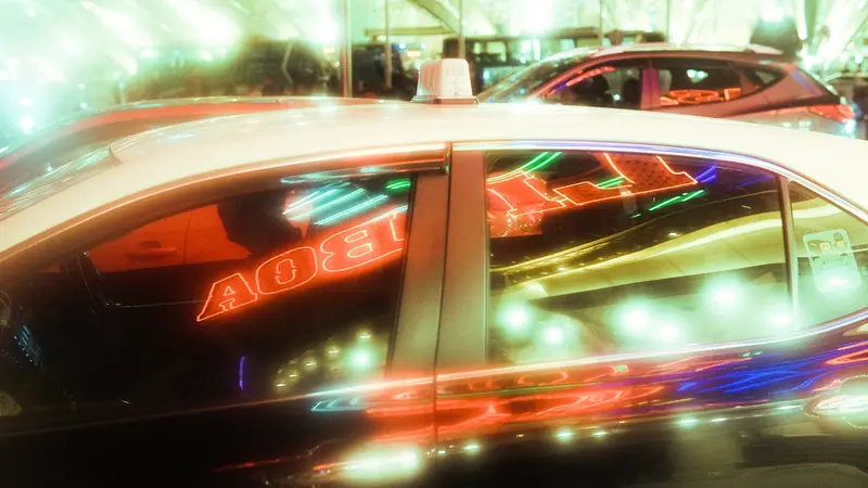 NEON NIGHTS - Photo 3