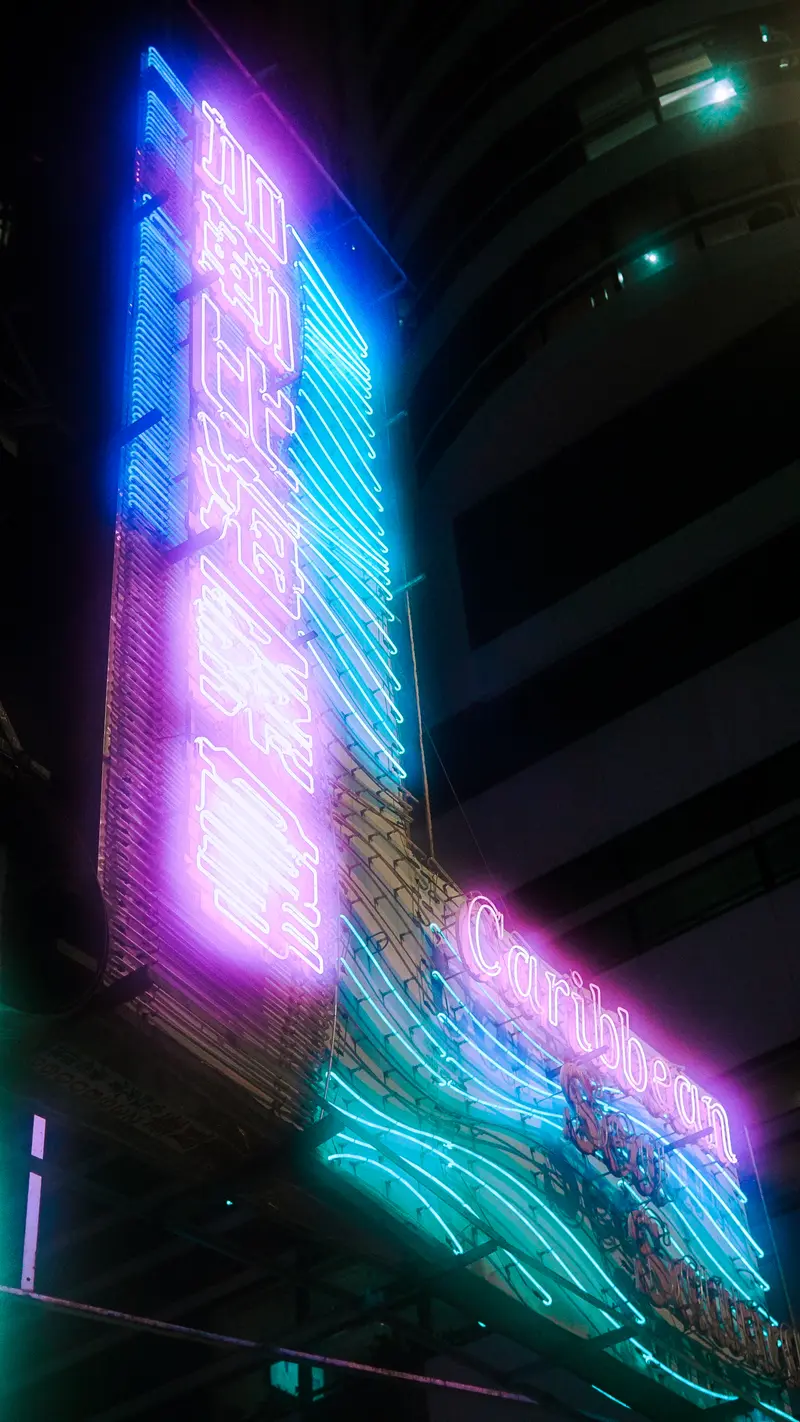 NEON NIGHTS - Photo 5